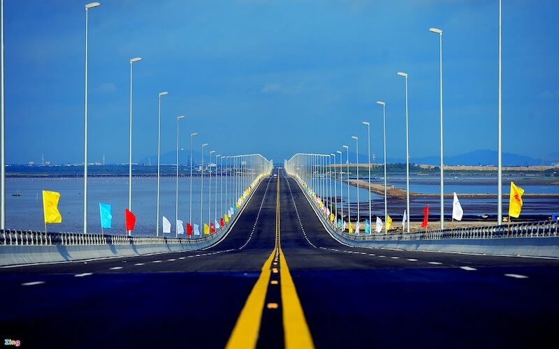Vẻ đẹp hai bên bờ cầu Đình Vũ