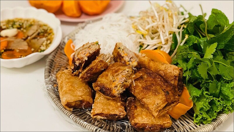Nem cua bể chợ Cô Dạo